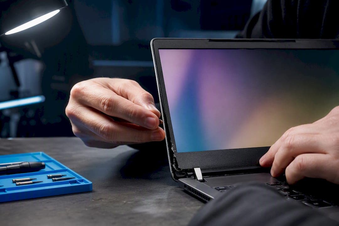 Avgör på några minuter: ska du byta skärm på laptop? Pris från 899 kr