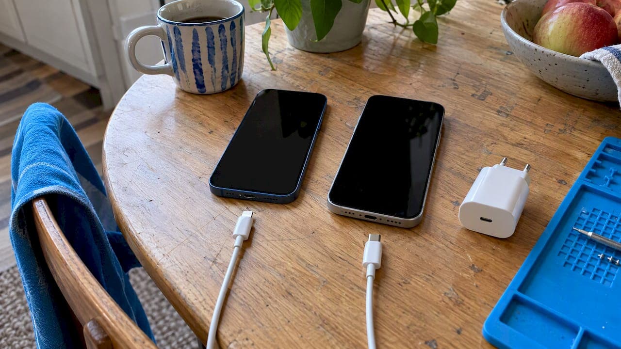 Lightning eller USB-C i iPhone: skillnader och rätt laddare 2026